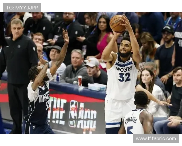 唐斯手感冰凉外线失准半场仅得7分10板仍苦撑球队核心位置